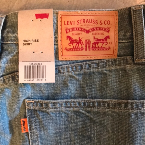 Levi’s high rise denim skirt - Picture 2 of 4